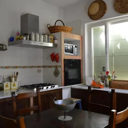 Rosanna Villa